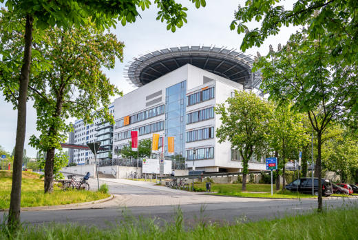 Foto des Gebäudes der Geburtsklinik des Universitätsklinikum Halle